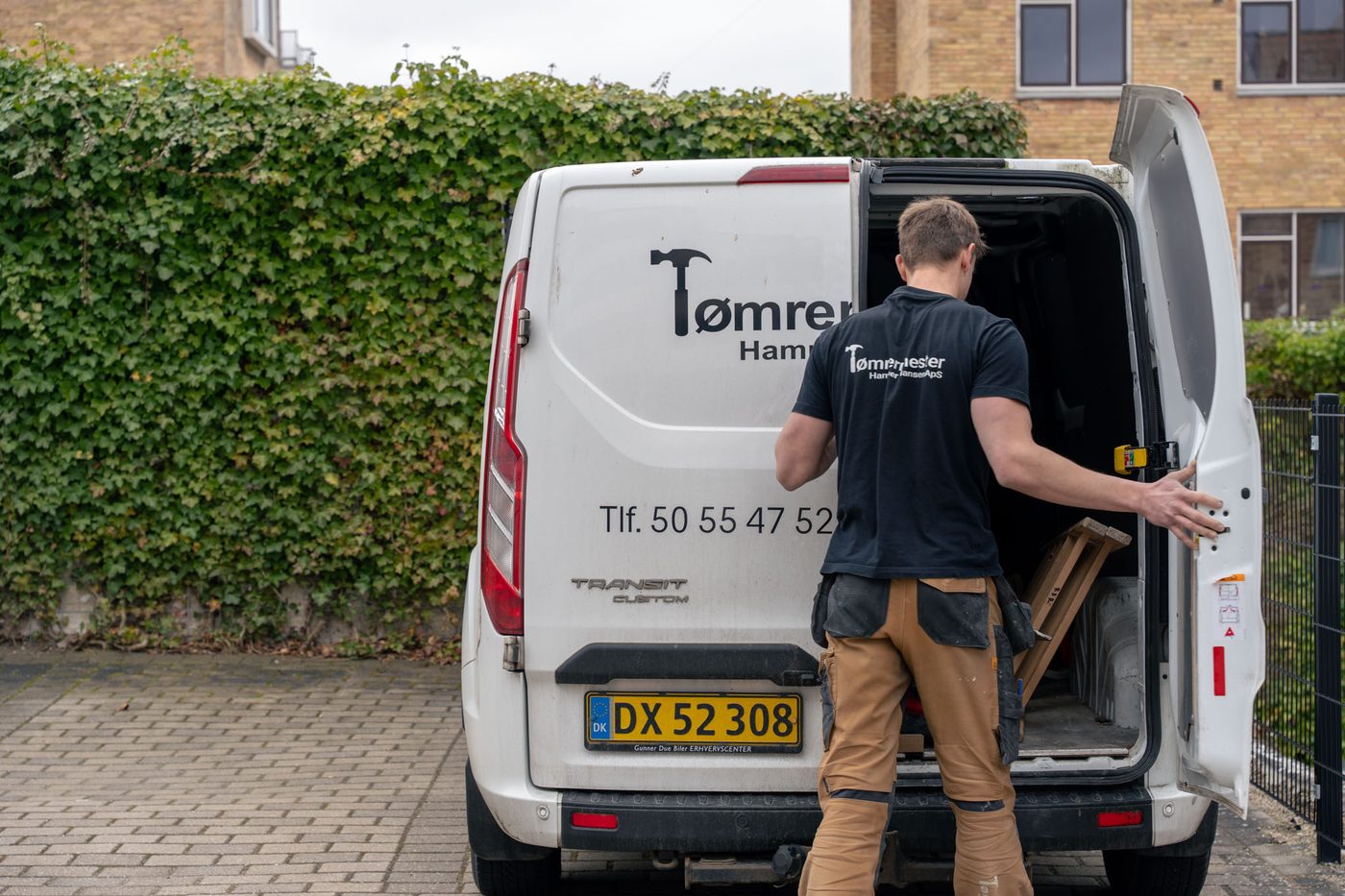 Detaljeret håndværk ved bygning af træterrasse